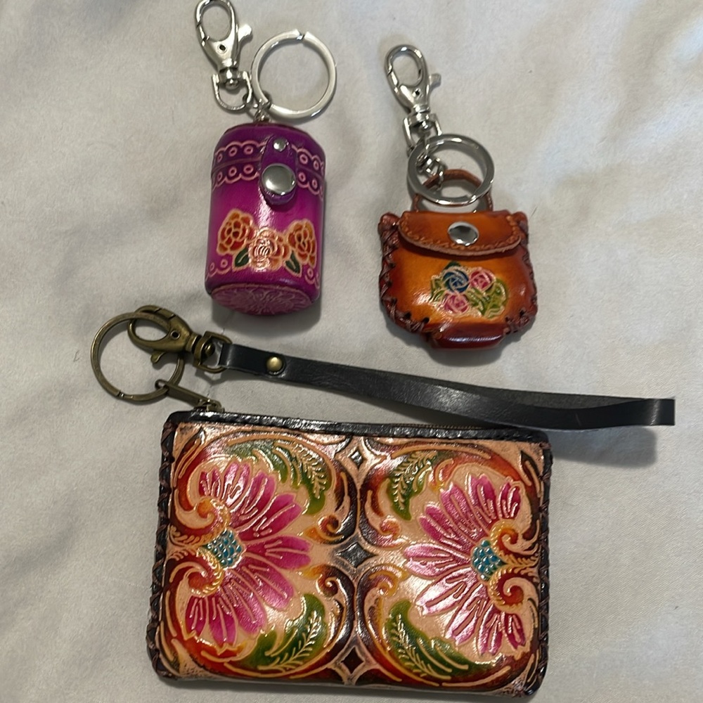 Women's Mini bag Charms and Keychain Set, NWT & NWOT Embossed & Detailed - Picture 2 of 15